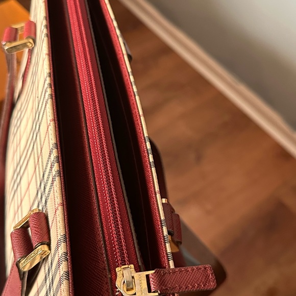 Burberry Tote - Picture 9 of 9